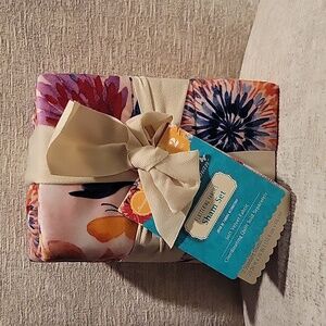 Pioneer woman sham set. Fluttering fancies. New.